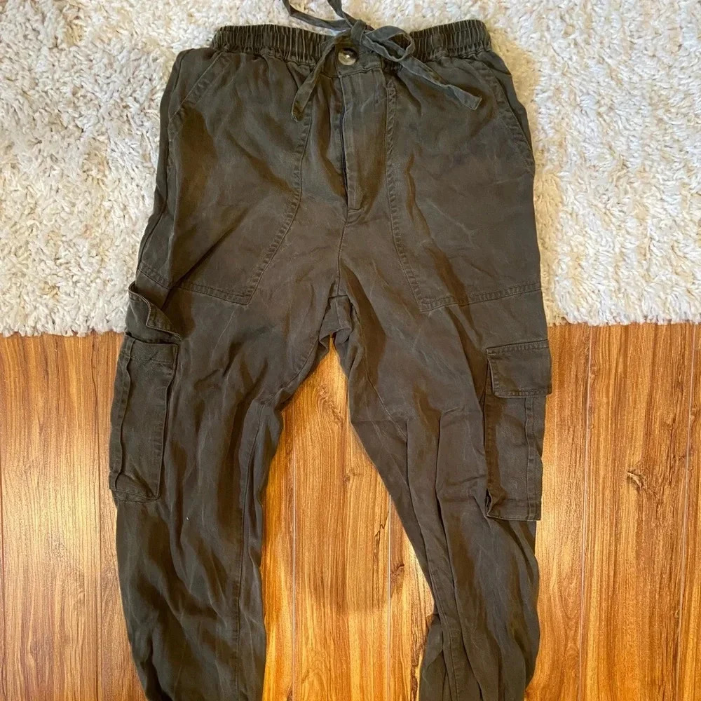 Green cargo pants